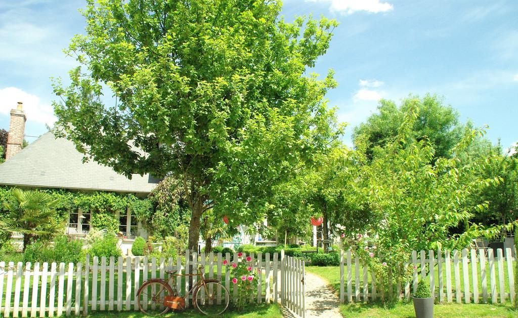 Un Parfum De Violette Bed & Breakfast Fourneville Exterior photo